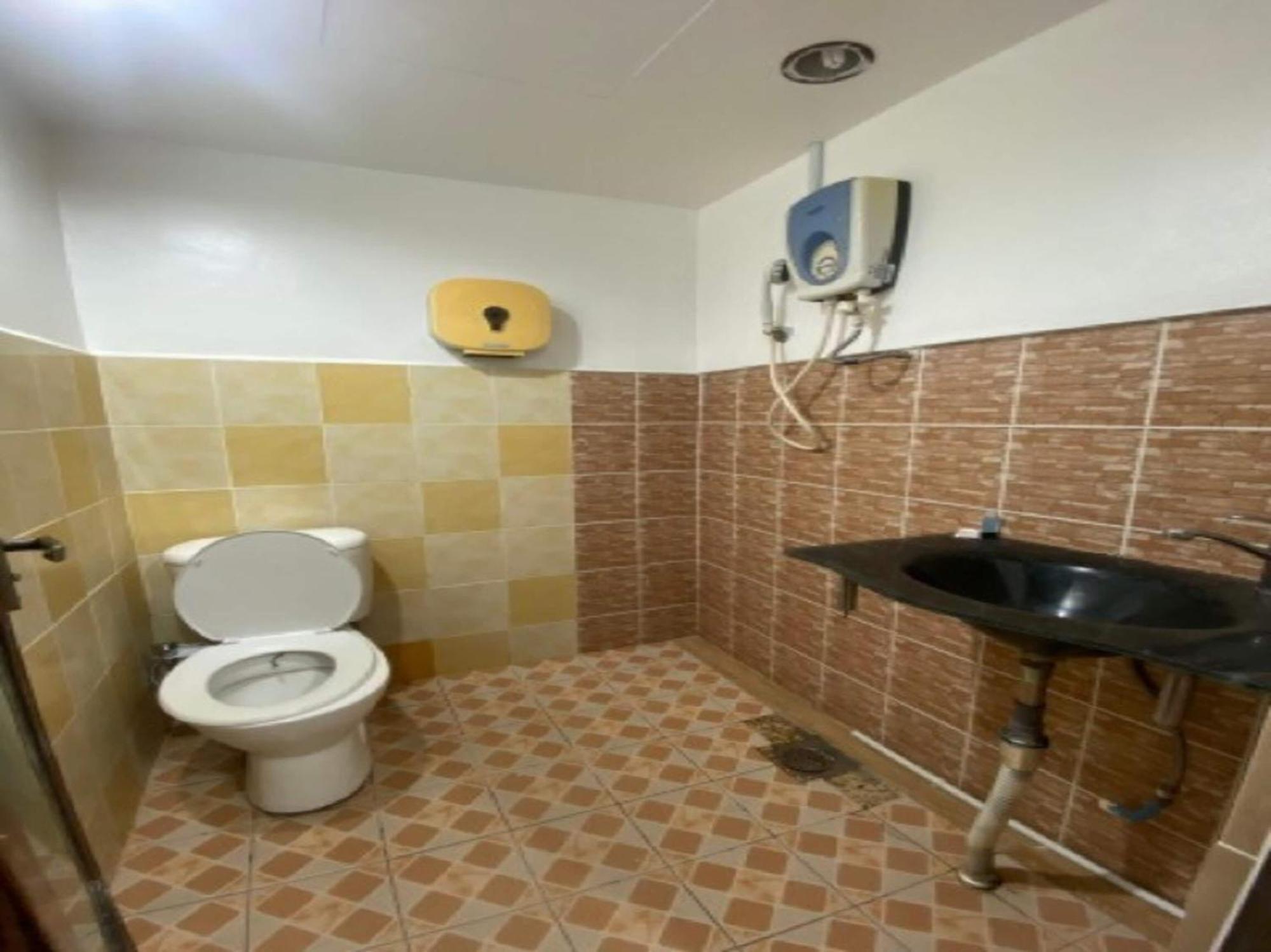 Oyo 90979 Sianglory Inn โกตาคินาบาลู ภายนอก รูปภาพ