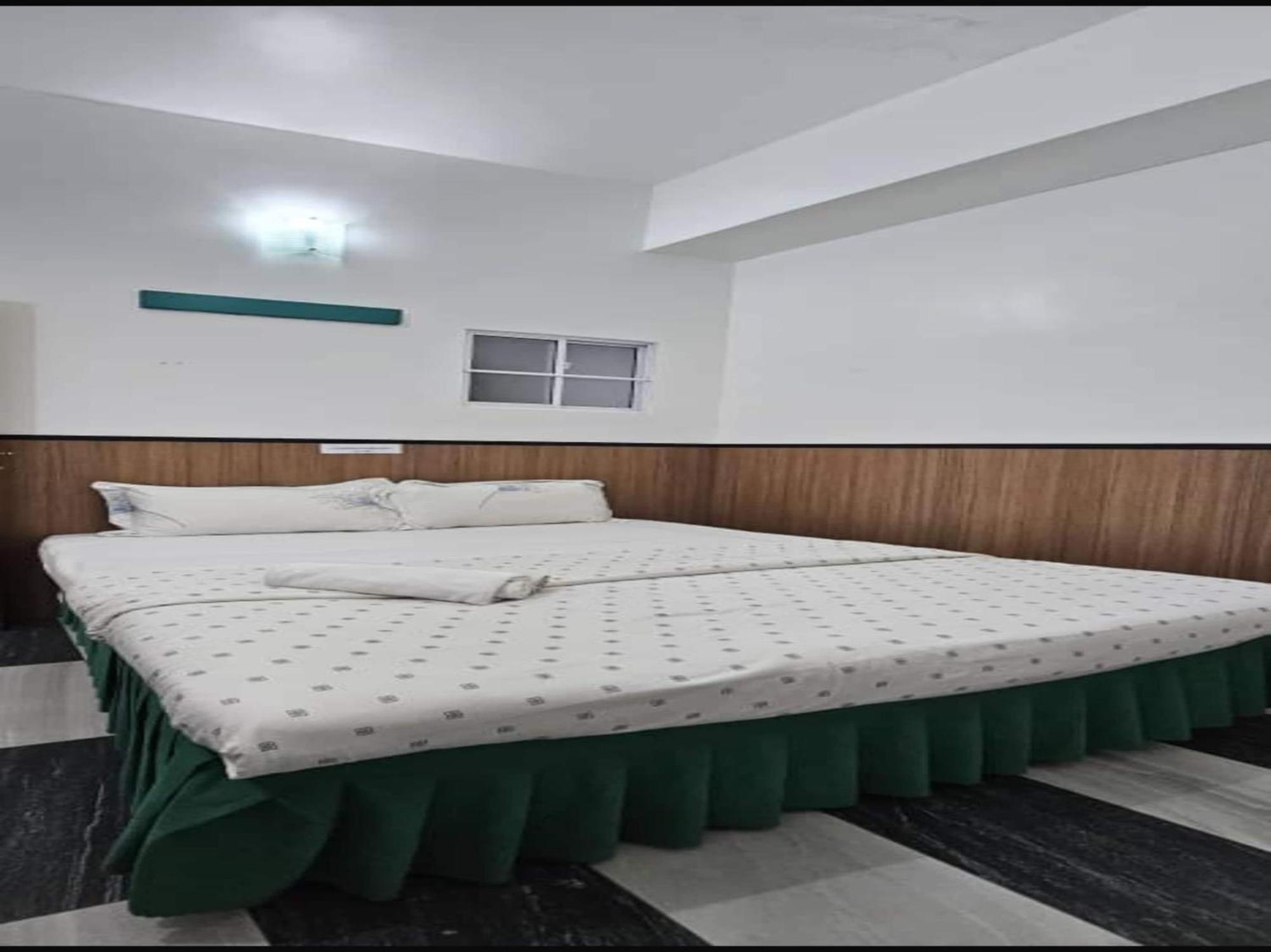 Oyo 90979 Sianglory Inn โกตาคินาบาลู ภายนอก รูปภาพ